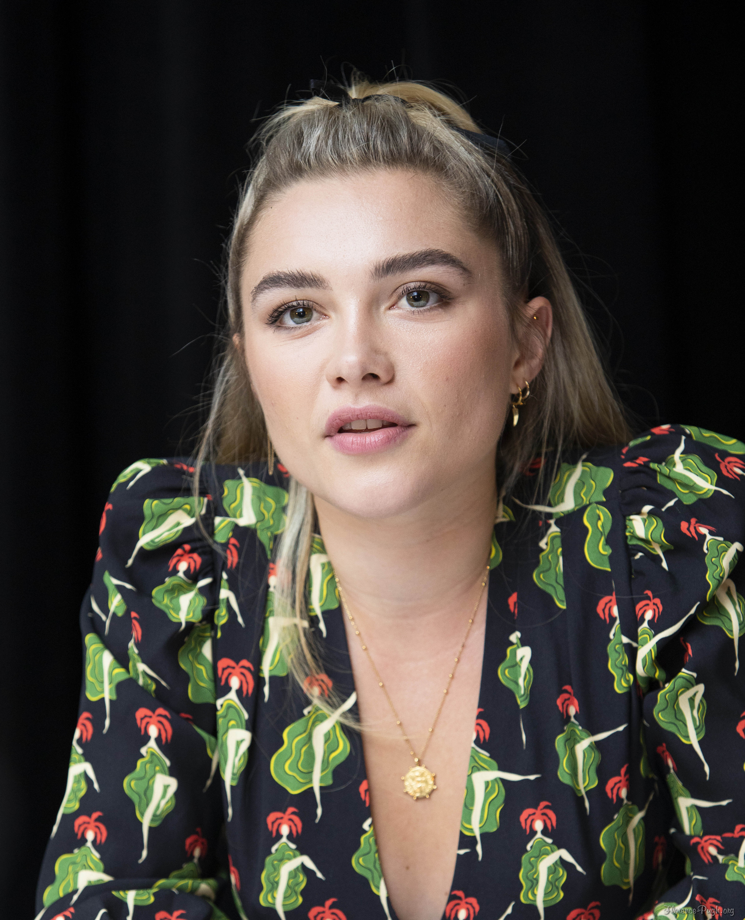 Oct 28 | 'Little Women' Press Conference - 015 - Florence Pugh Fan